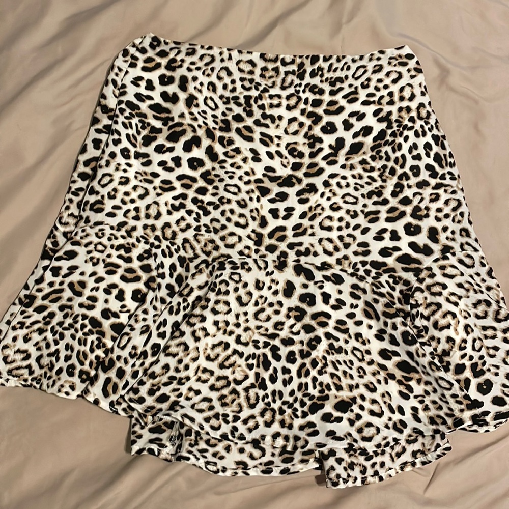 Elastic waist cheetah print skirt